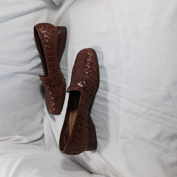 Brown Basket Weave Leather Slip-ons - Picture 4 of 7